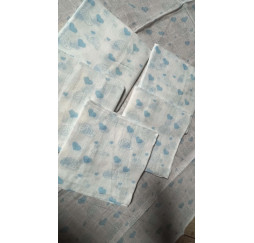Langes bébé de haute couture bleu avec des motifs niglos et coeur 75x75cm