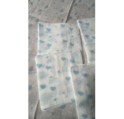 Langes bébé de haute couture bleu avec des motifs niglos et coeur 75x75cm