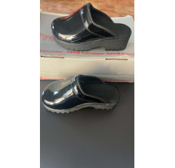 sabot SWEDI noir brillant 27 neuf