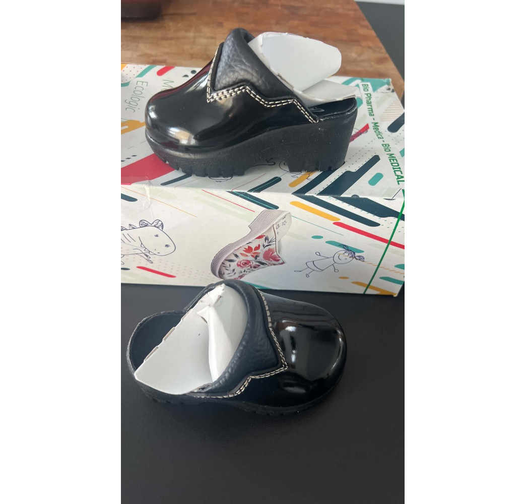 sabot MEDICA noir brillant 20/21 neuf