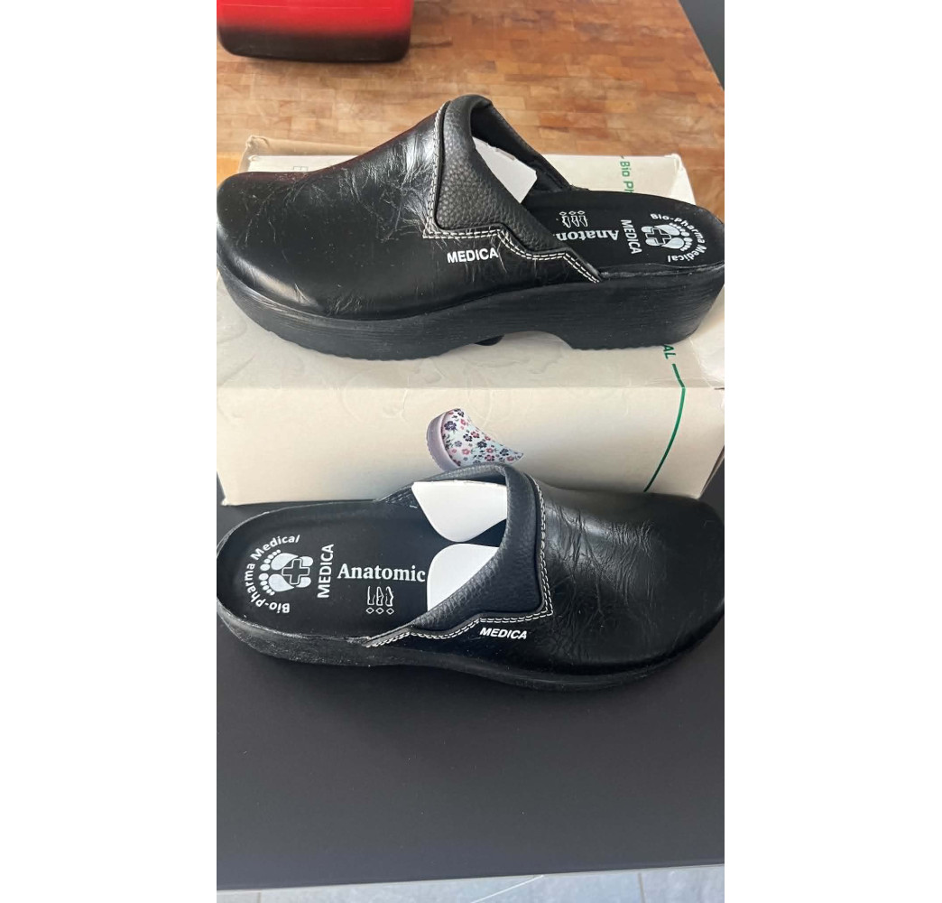 sabot MEDICA noir mat 40 neuf